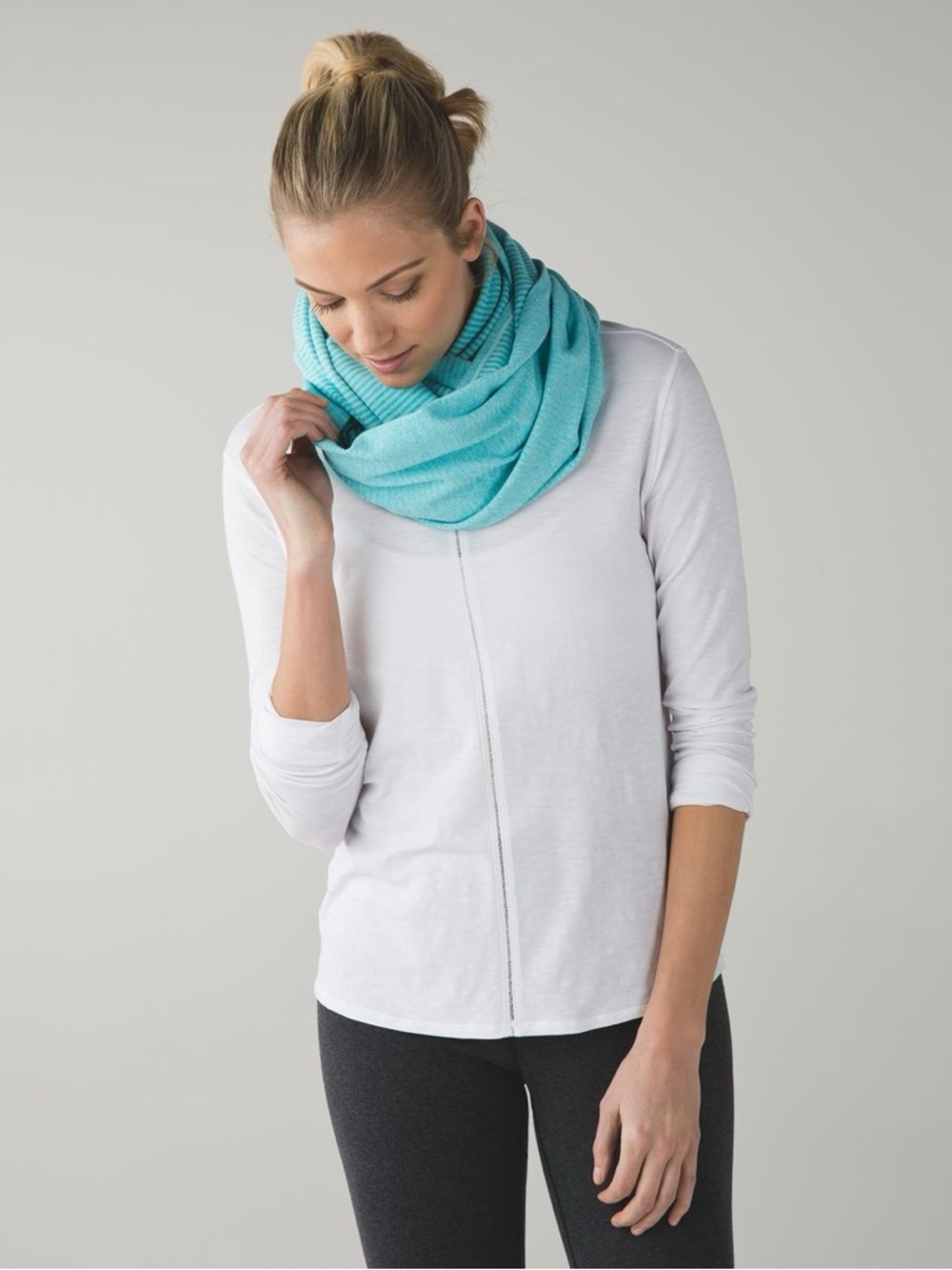 Lululemon Vinyasa Scarf
Mini Check Pique Aquamarine Heathered Peacock Blue